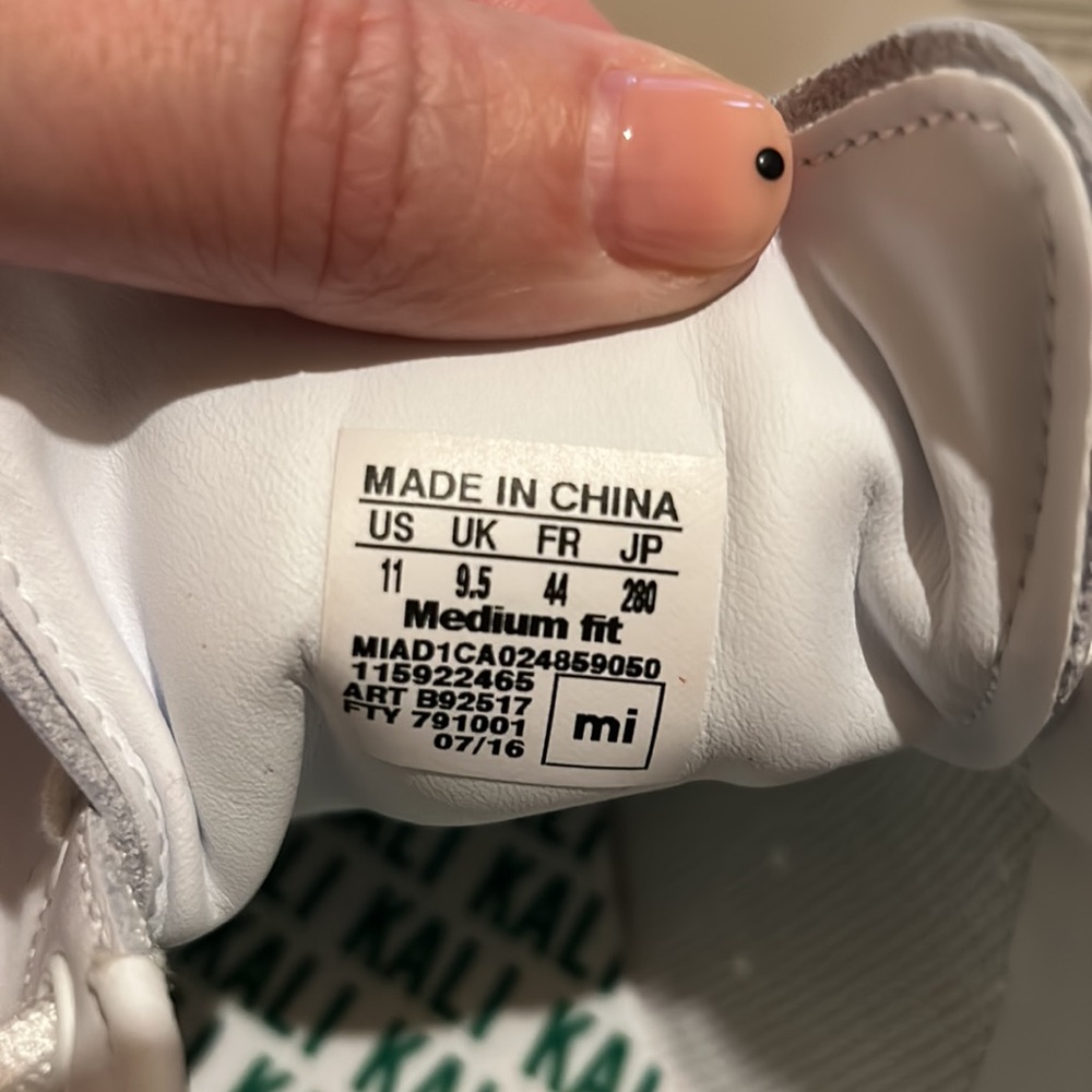 Brand New Adidas Stan Smith size: women’s 11 or men’s 10. - Picture 9 of 10